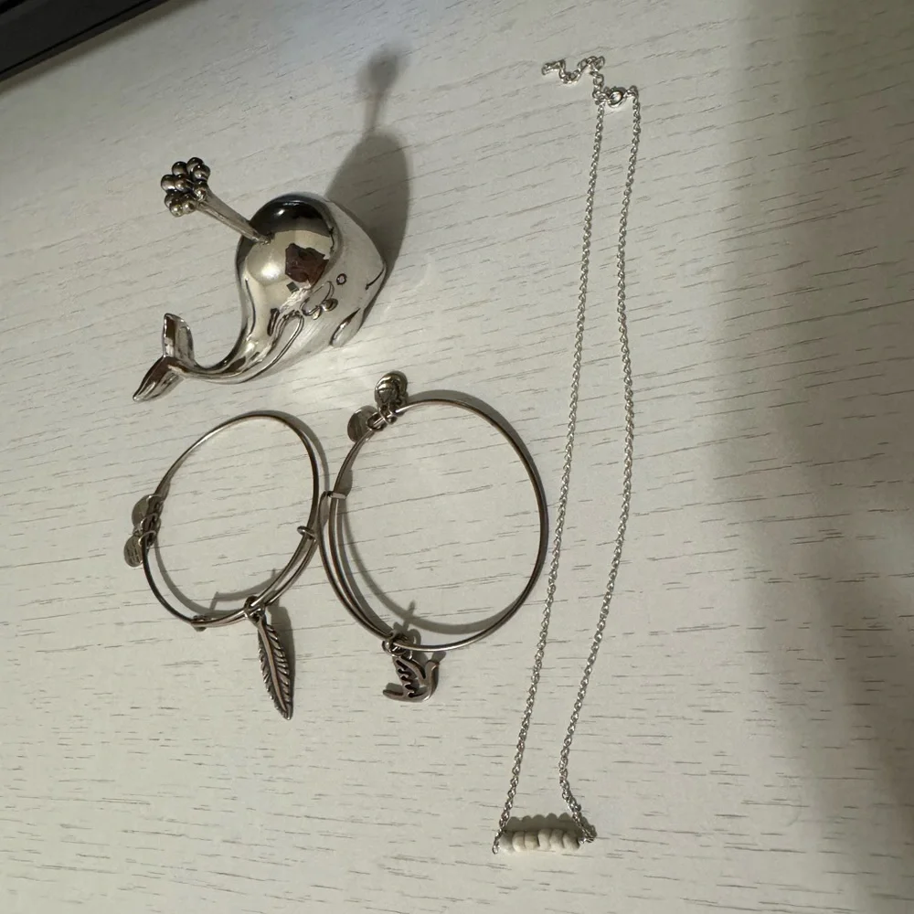 Gold and silver jewelry bundle - Picture 1 of 6